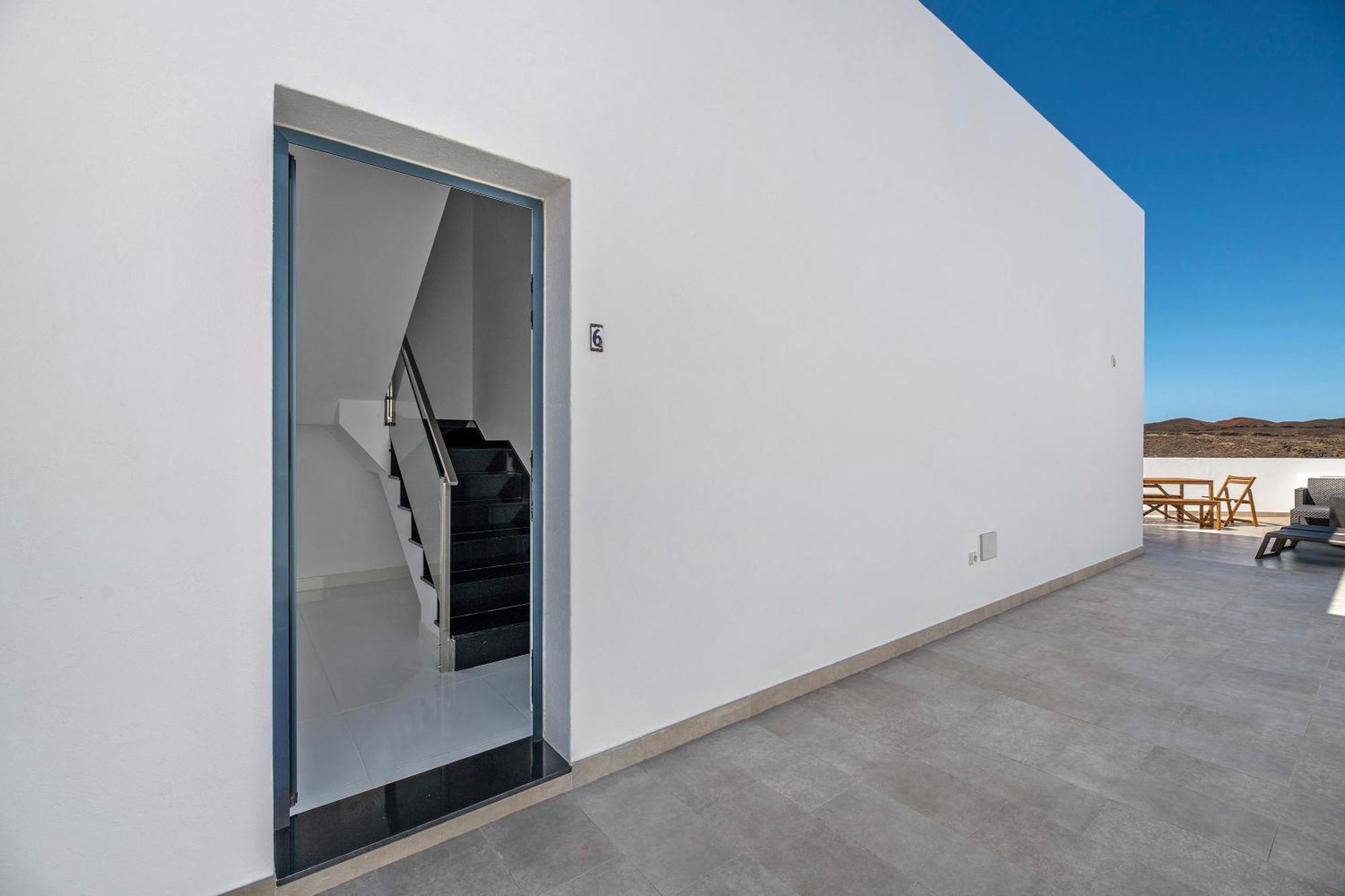 Triton 6 La Santa Exterior foto